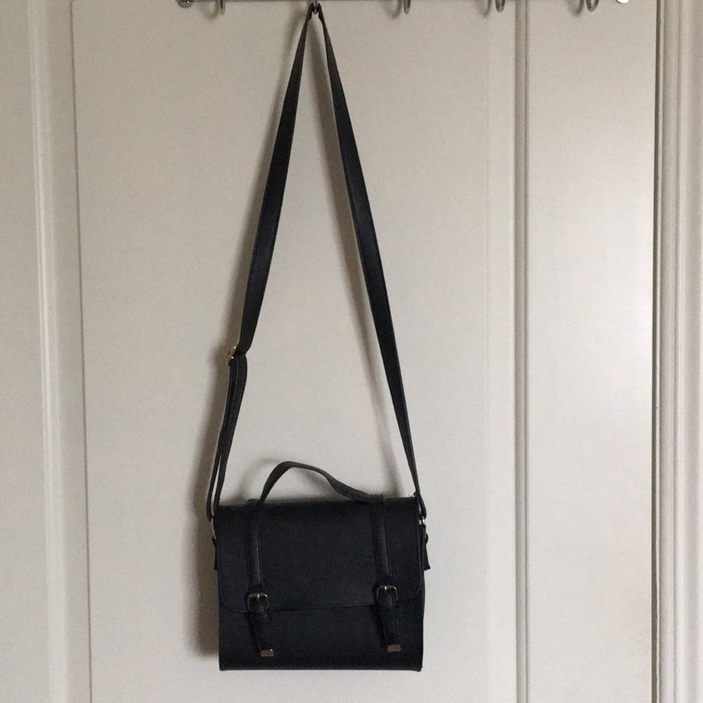 black crossbody purse